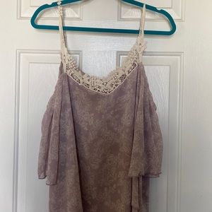 Like new cold shoulder flowy top